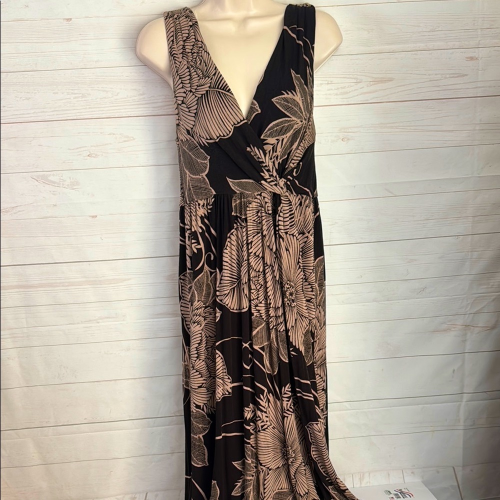 Soma Size Medium Side Twist Black and Tan Floral Maxi Dress Rayon Blend